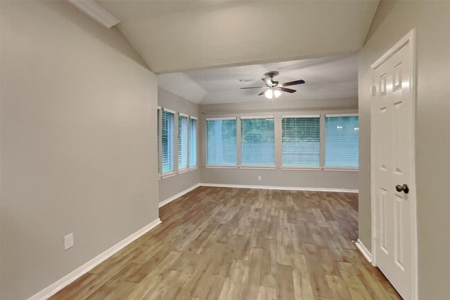 Foto del edificio - 1431 Redwood Village Cir