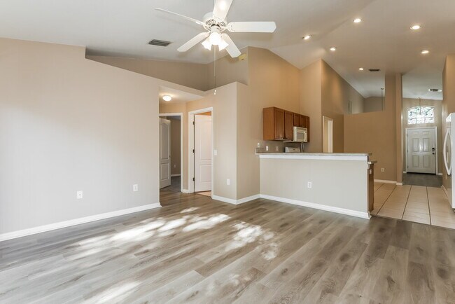 Foto del edificio - 515 Somerstone Dr