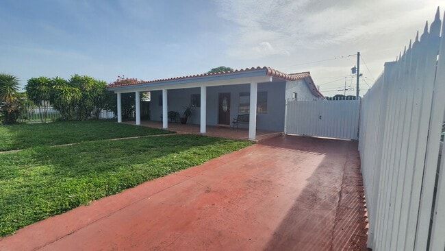 Foto del edificio - 3574 W 14th Ct