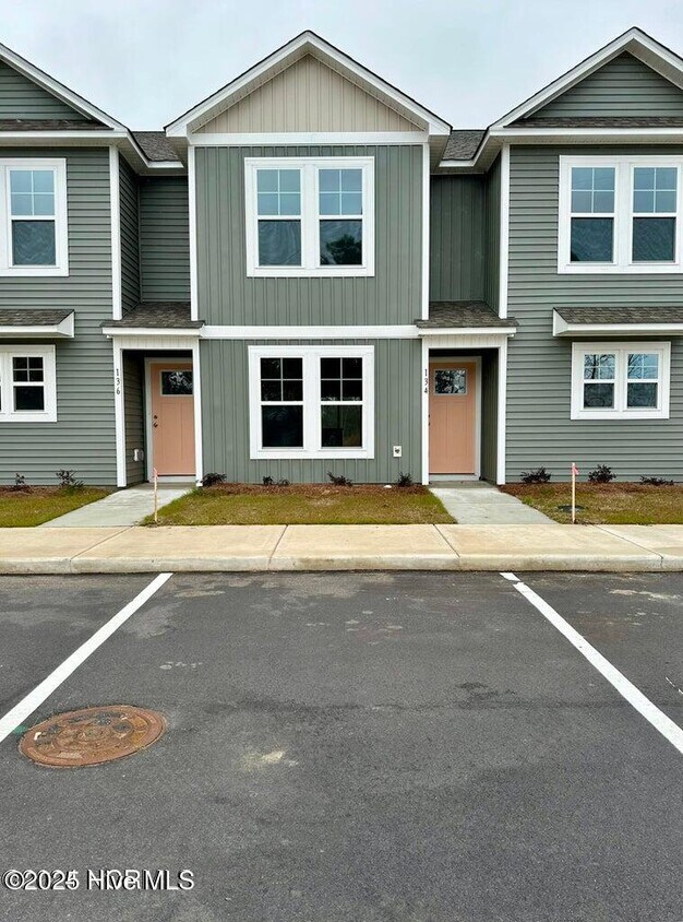 Foto principal - 134 Smallwood Rd