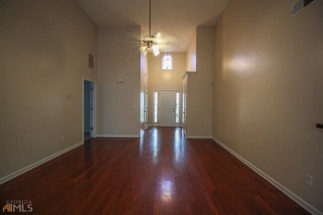 Building Photo - 25 Bedford Park Dr