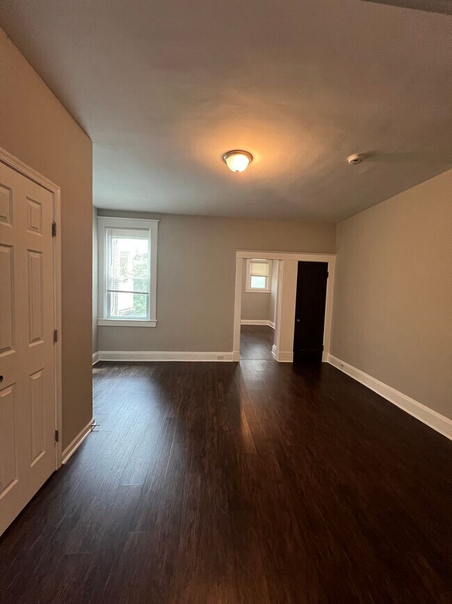 Building Photo - 3 Bedroom 1.5 Bathroom Home in East Baltimore