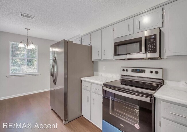 Foto del edificio - 3 br, 2 bath House - 105 NE Shayna Drive