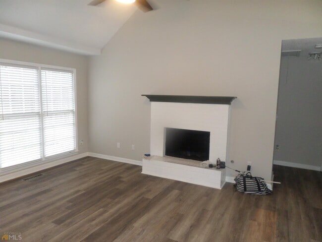 Building Photo - 4075 Springlake Cir