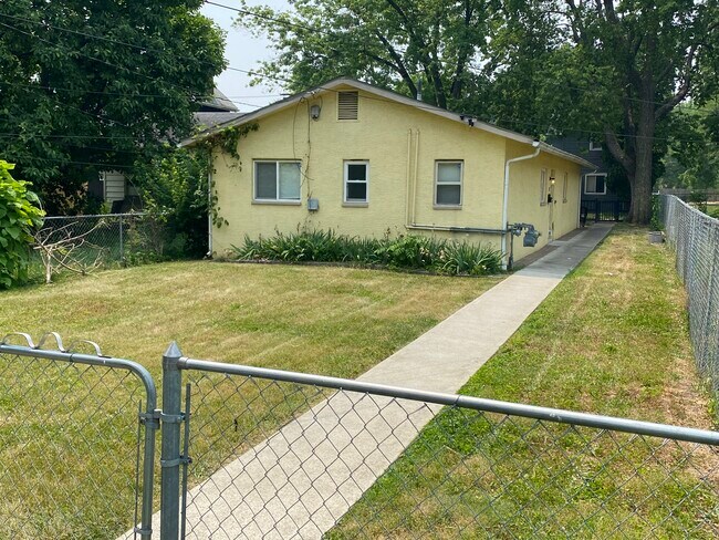 Building Photo - 218 Stevens Ave
