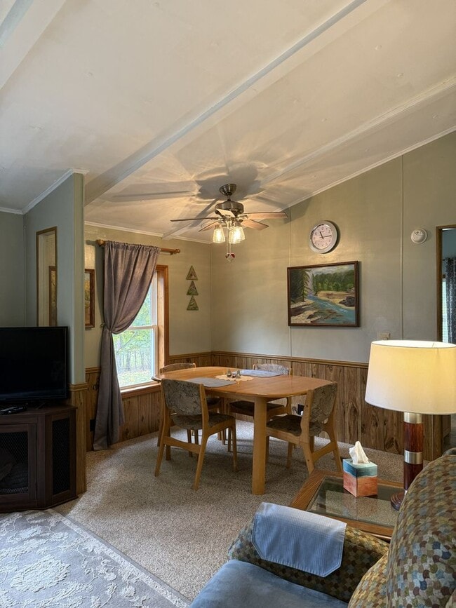 Building Photo - Rare Seasonal Frankfort Find-Fully Furnished!