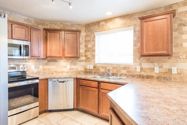 Foto del edificio - 3 Bedroom/2 bathroom Condo in Sandy