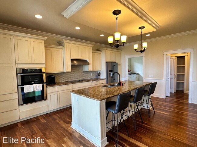 Building Photo - 3 br, 3.5 bath House - 1161 Nohea St