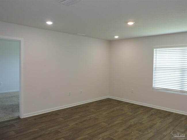 Foto del edificio - 7580 Steeplechase Blvd