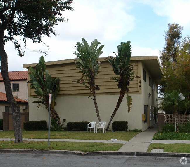 Building Photo - 3791-3801 Howard Ave