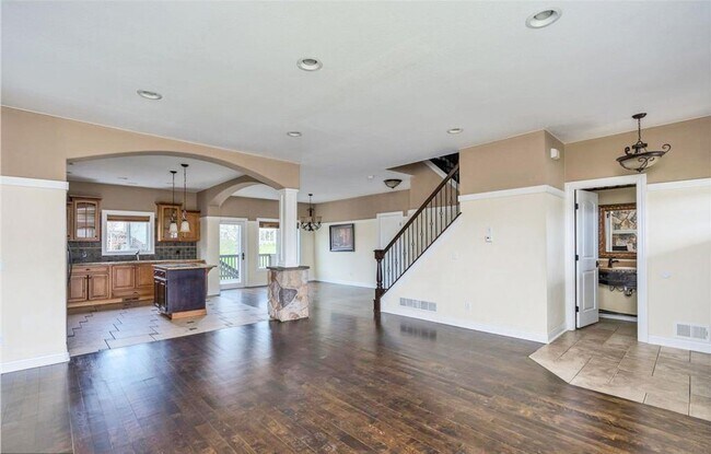 Foto del edificio - Jumbo-Sized 2-Story on Huge Corner Lot, Play Gym, 3-Car Garage, Bonus Room-Office, Pets OK!