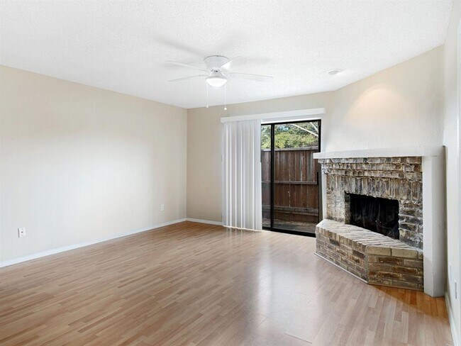 Building Photo - 333 Melrose Dr