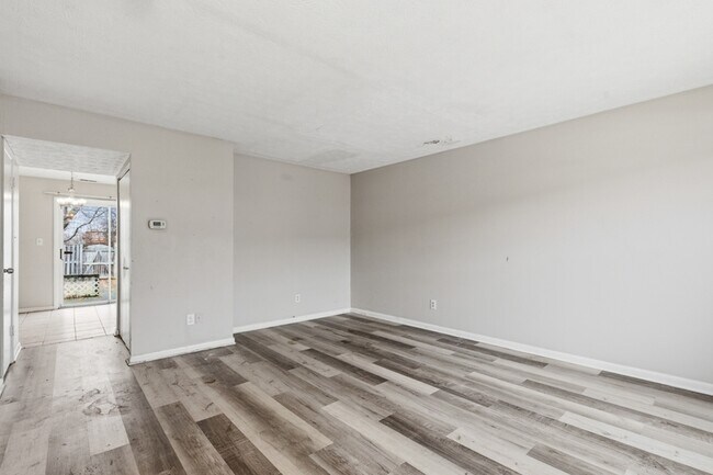 Foto del edificio - 72 Chelmsford Ct