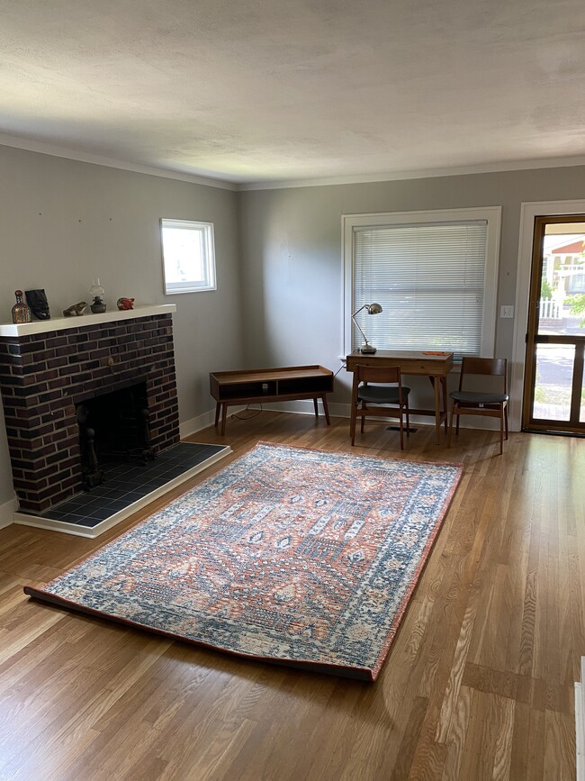 Building Photo - 7405 N Burrage Ave