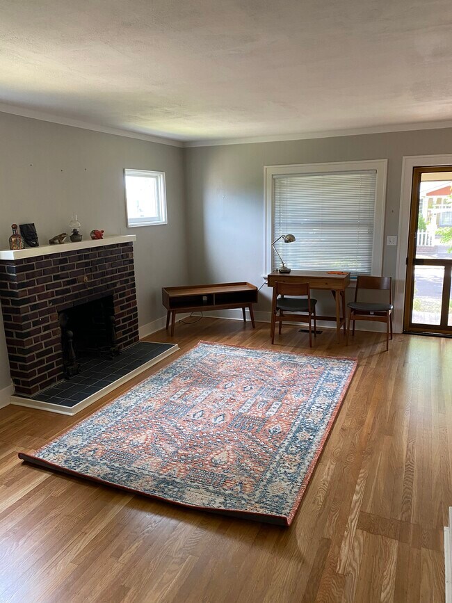 Foto del edificio - 7405 N Burrage Ave