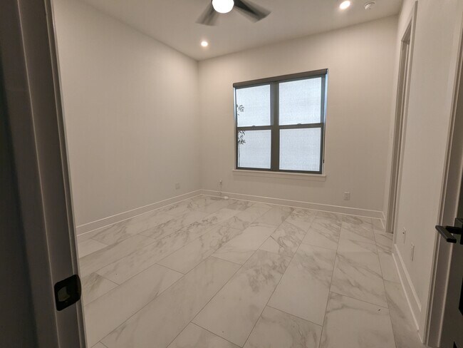 Building Photo - 109 Nash Dr