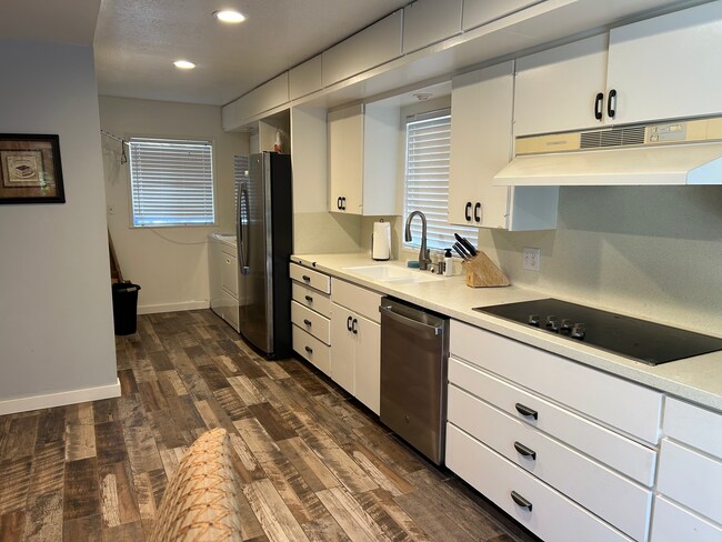 Building Photo - 1501 Nova Ln