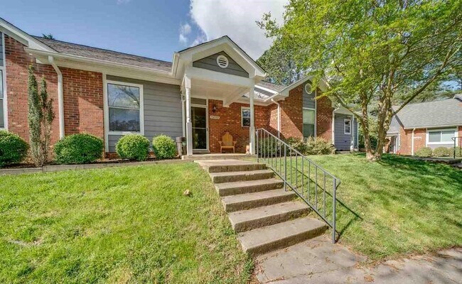 Building Photo - 1202 Huntington Park Dr