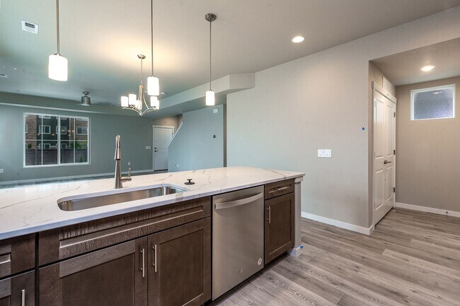 Foto del edificio - New House For Rent - Springs Ranch Colorad...