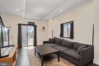 Building Photo - 519 N 38th St