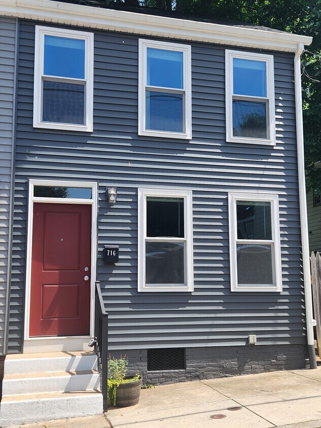 Primary Photo - 716 St Joseph St