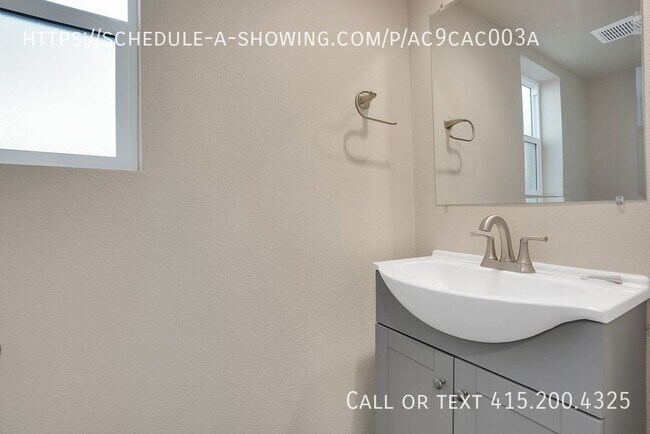 Foto del edificio - Available Now is a Beautiful Newly Built 4...