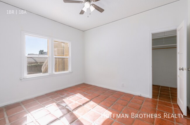 Foto del edificio - 1848 N Mariposa Ave Los Angeles, CA 90027
