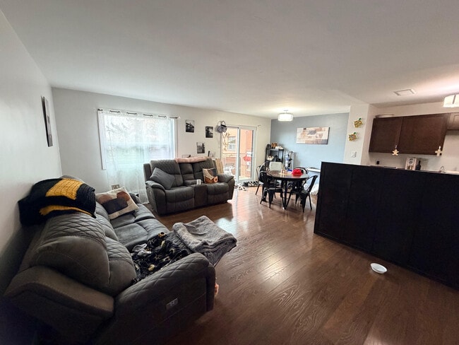 Building Photo - 20 Bradmon Dr