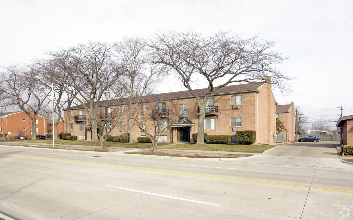 Nine Mile Apartments - Woodland Apartments