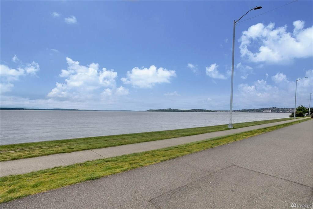 1736 Alki Ave SW Unit Upper, Seattle, WA 98116 Condo for Rent in