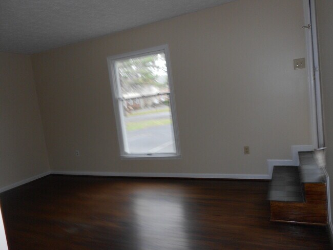 Building Photo - 136 Brunswick Rd