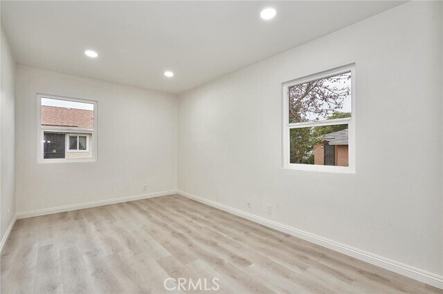Building Photo - 443 E 234th Walk