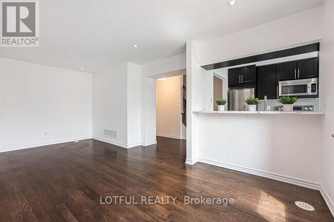 Building Photo - 2427 Nutgrove Ave