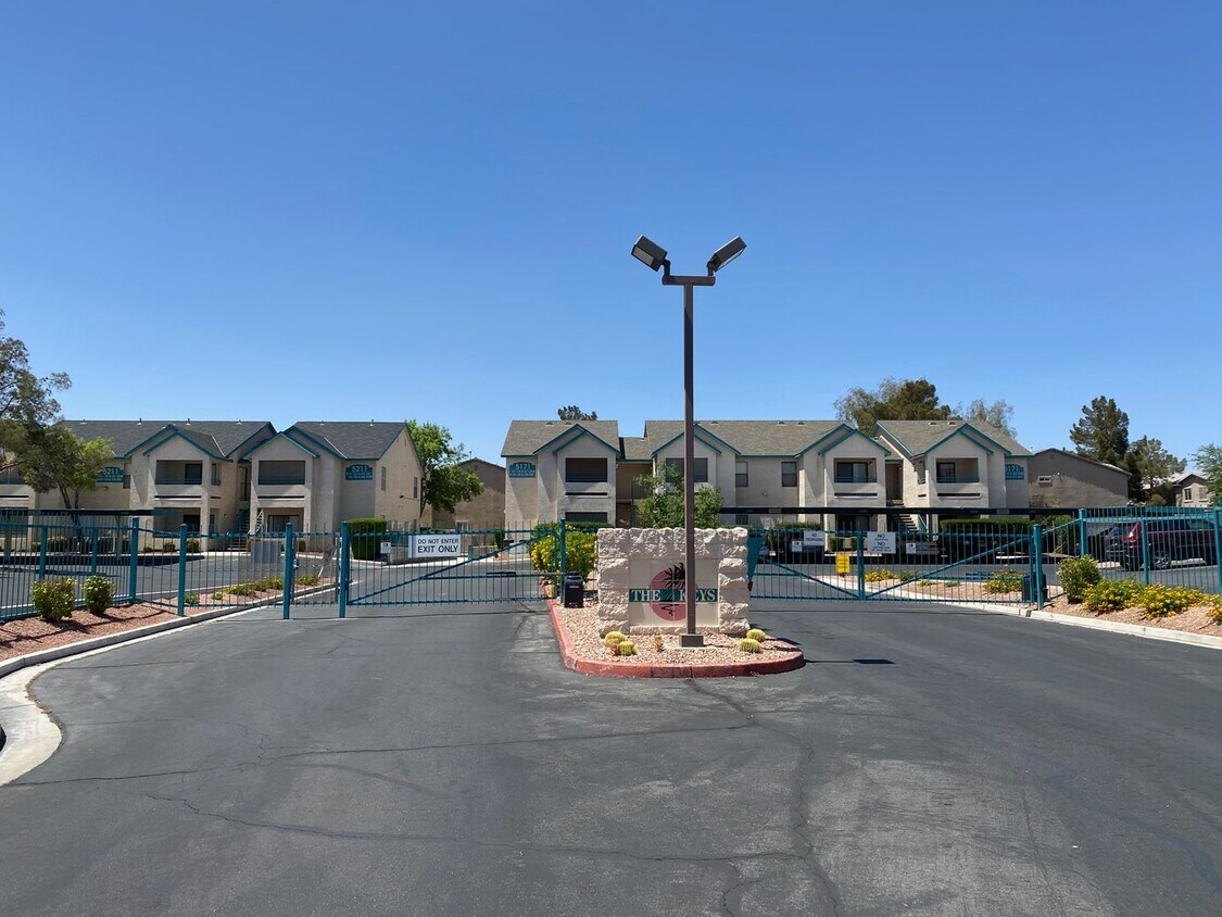 Primary Photo - Adorable 2 bedroom 2 bath condo on the fir...