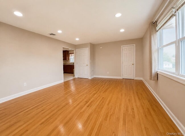 Building Photo - 83 Heitz Pl