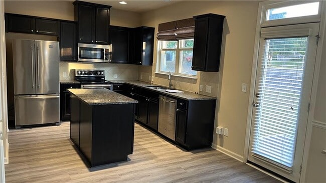 Foto del edificio - 3689 Brockenhurst Dr
