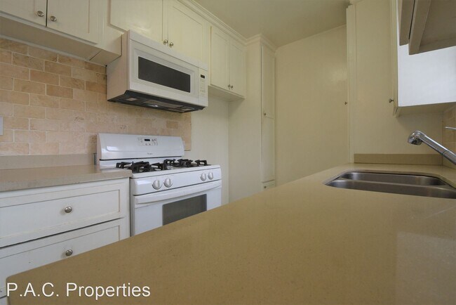 Foto del edificio - 1 br, 1 bath Apartment - 11054 Otsego Stre...