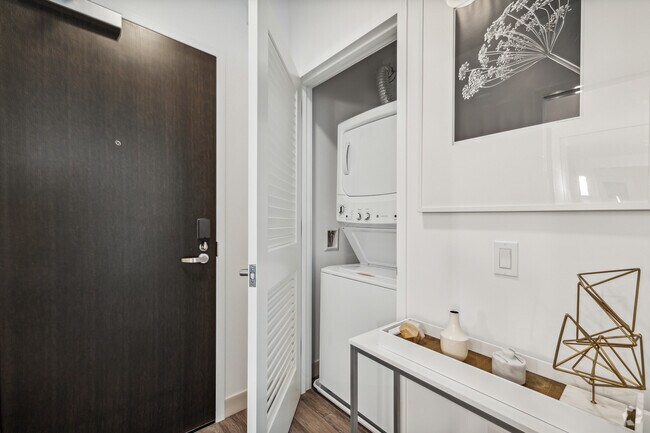 2BR, 1BA - 643 SF - 1177 Market at Trinity Place