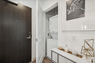 2BR, 1BA - 643 SF - 1177 Market at Trinity Place