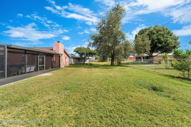 Building Photo - 1848 Edith St NE