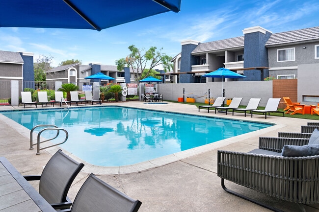 Allanza at The Lakes - 8600 Starboard Dr Las Vegas, NV 89117