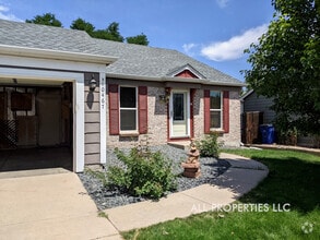Building Photo - 10467 Robb Dr