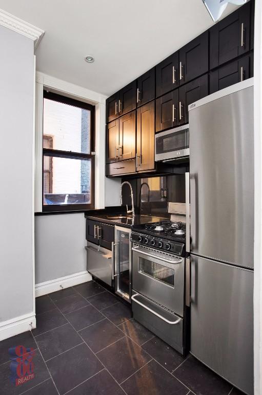 Foto del edificio - 221 E 23rd St