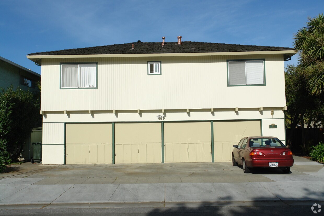 Foto del edificio - 727 Opal Dr