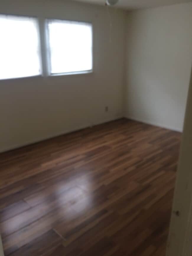 Building Photo - 702/704 E Division St.