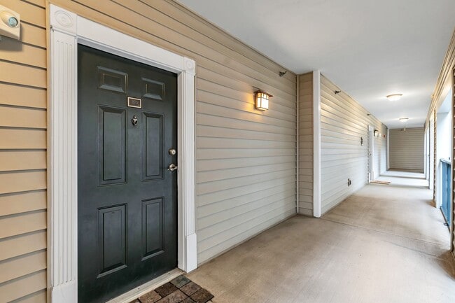 Building Photo - Beautiful 1 Bedroom 1 Bathroom Condo In Much Sought After Exchange At Van Dorn