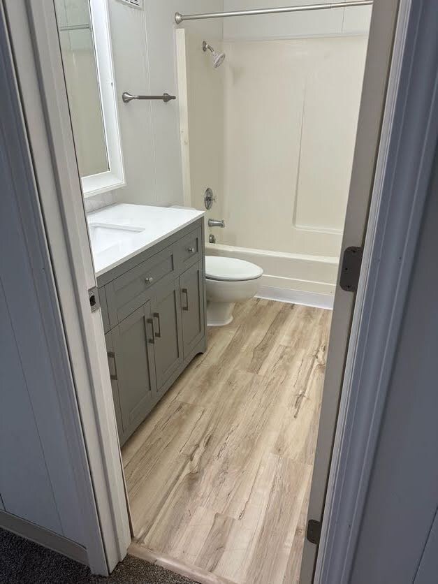 Main Bathroom - 314 E Verleen Ave