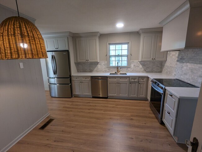 Foto del edificio - 3 bedroom 2 bath in Northwood Lake