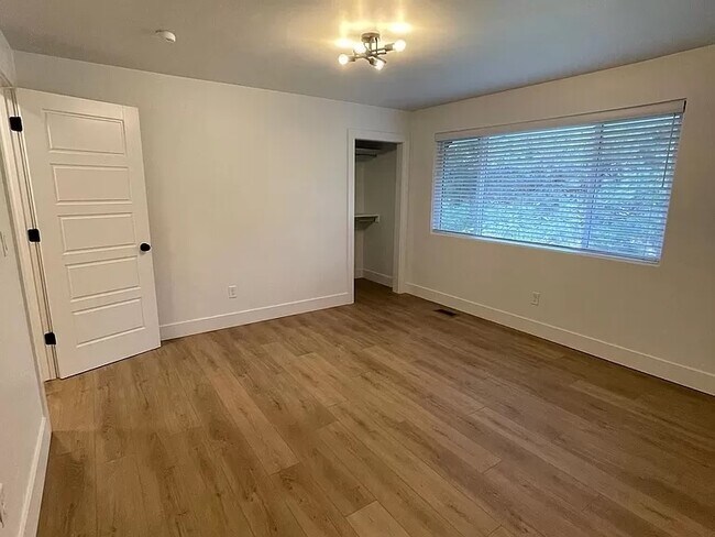 Foto del edificio - 4631 W Catalpa Dr