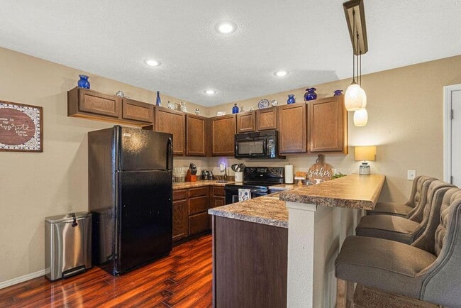 Building Photo - 4101 N Thistle Dr